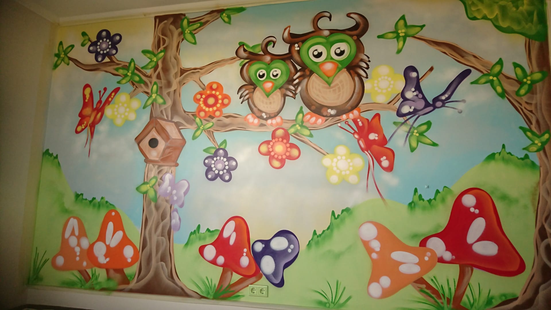 Een Foto van een kunst werk gemaakt met graffiti