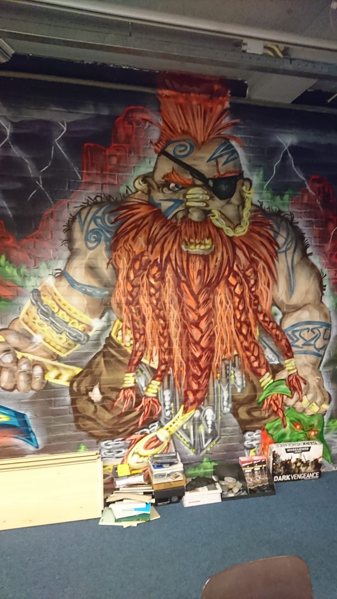 Een Foto van een kunst werk gemaakt met graffiti