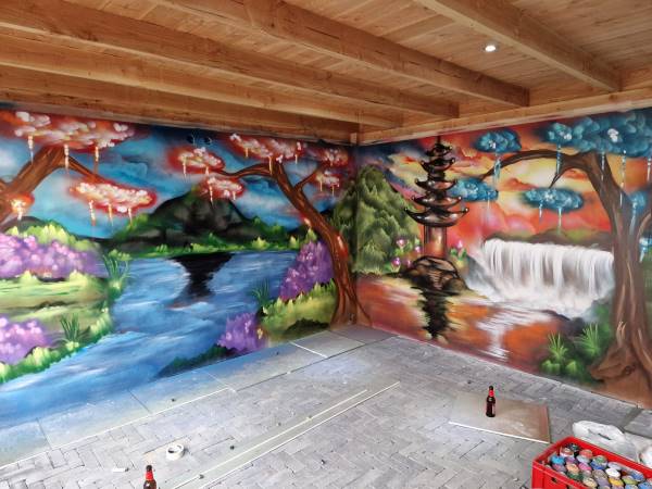 Een Foto van een natuurgebied gemaakt met graffiti