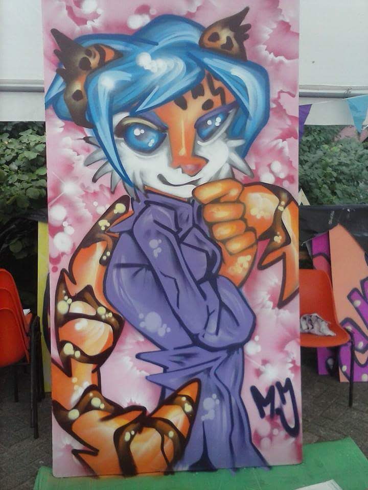 Een Foto van graffiti op een gebouw